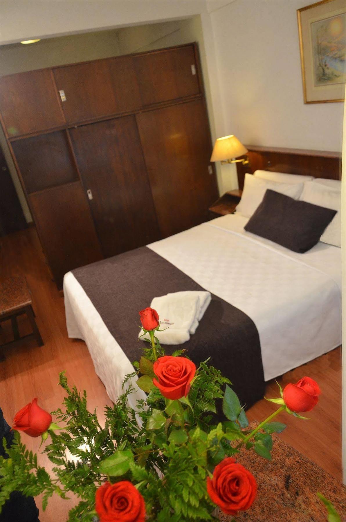 Ecuador Hotel بوينس آيرس المظهر الخارجي الصورة