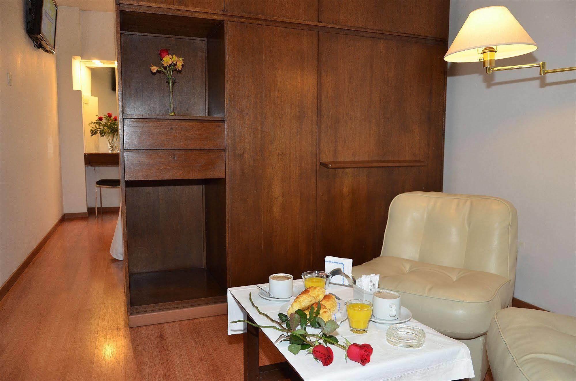 Ecuador Hotel بوينس آيرس المظهر الخارجي الصورة