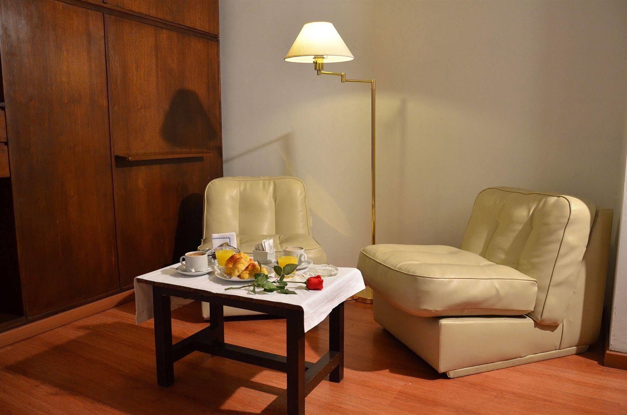 Ecuador Hotel بوينس آيرس المظهر الخارجي الصورة